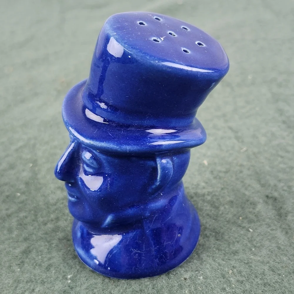 Vintage W.C. Fields Top Hat Blue‎ Glaze 3.25